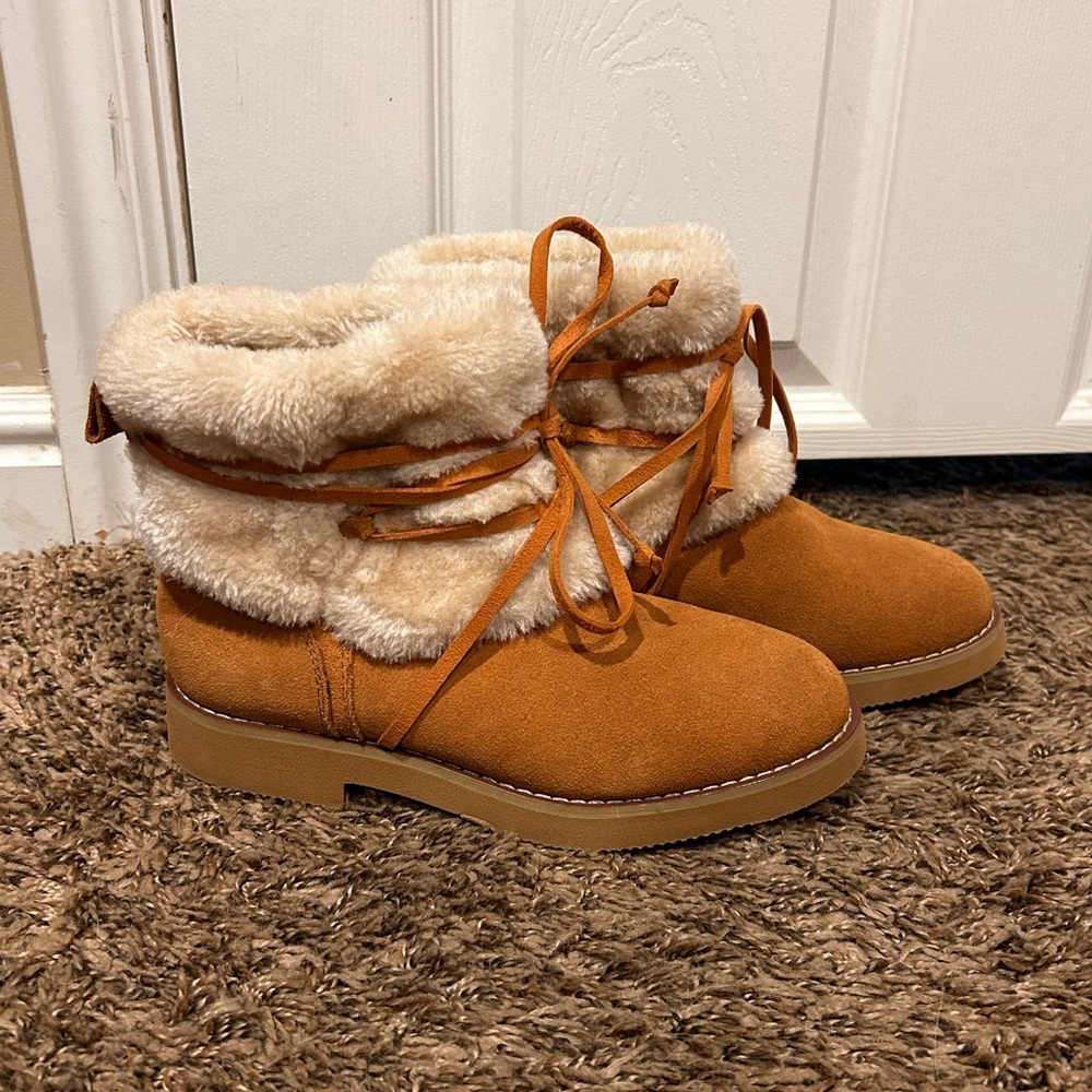 Unknown brand:( Size 6 boots